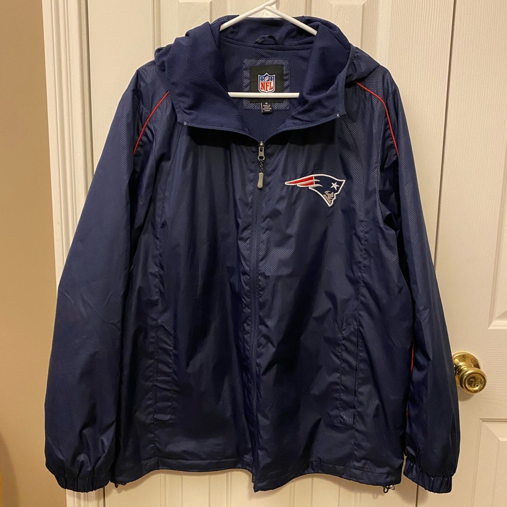 Men’s New England Patriots Windbreaker Size Medium